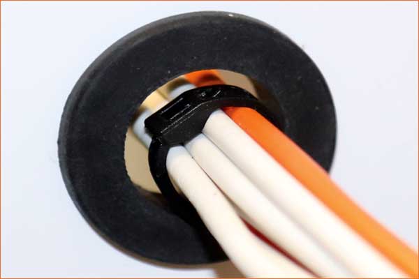 The BELTO® cable tie can be slipped in anywhere