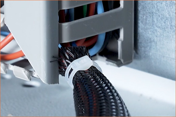 De BELTO®-kabelbinder kan onopvallend in elke installatie worden geïntegreerd.