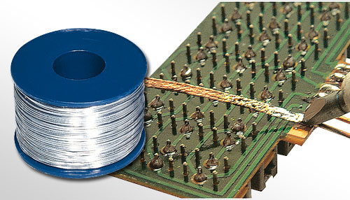 Photo D9 – Soldering wire, desoldering tools and braid