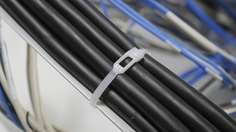 Attache-câbles innovant à tête plate BELTO<sup>®</sup>