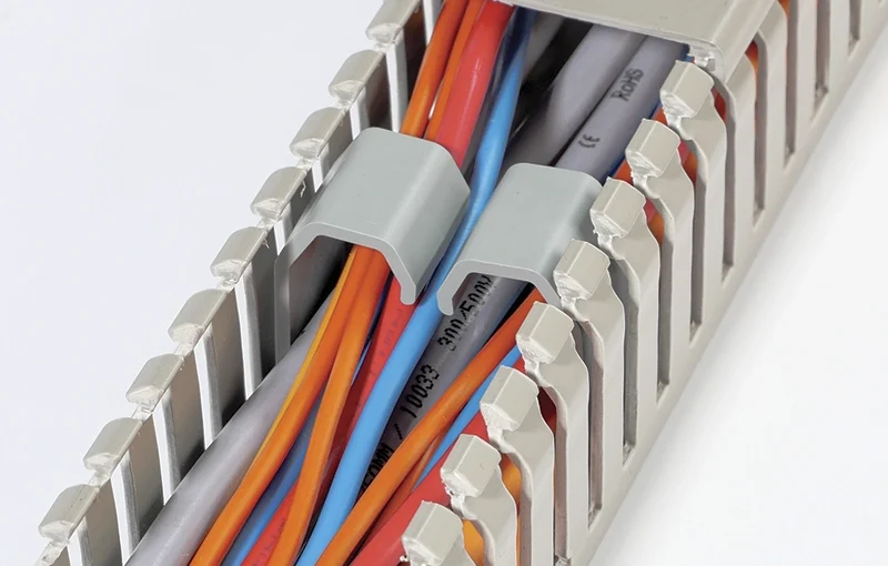 Brides de retenue pour goulottes de câblage GF-DIN